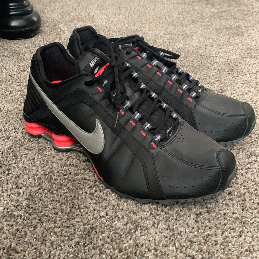 Black Nike shox shoes
